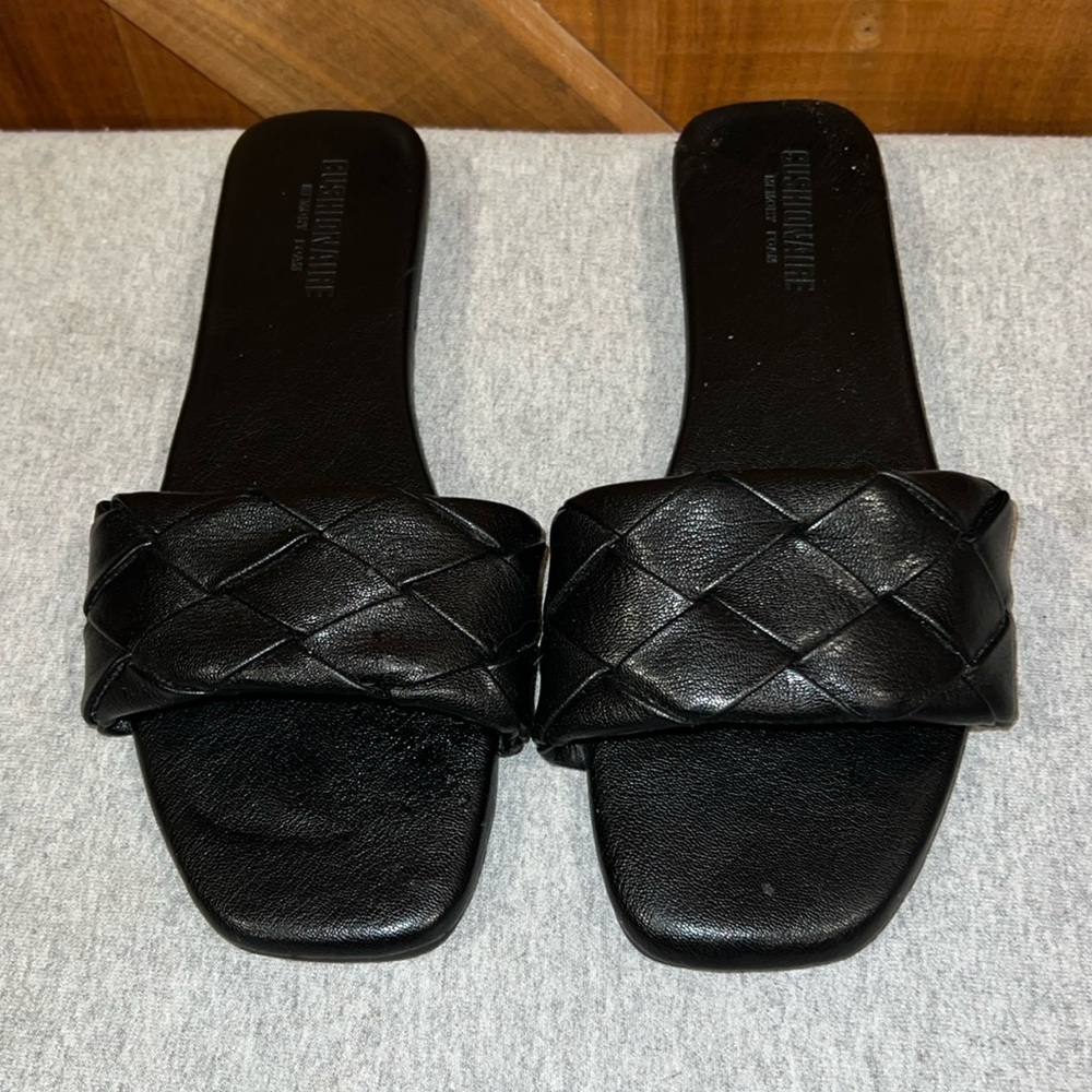 Black cushionaire slides size 7.5 women’s